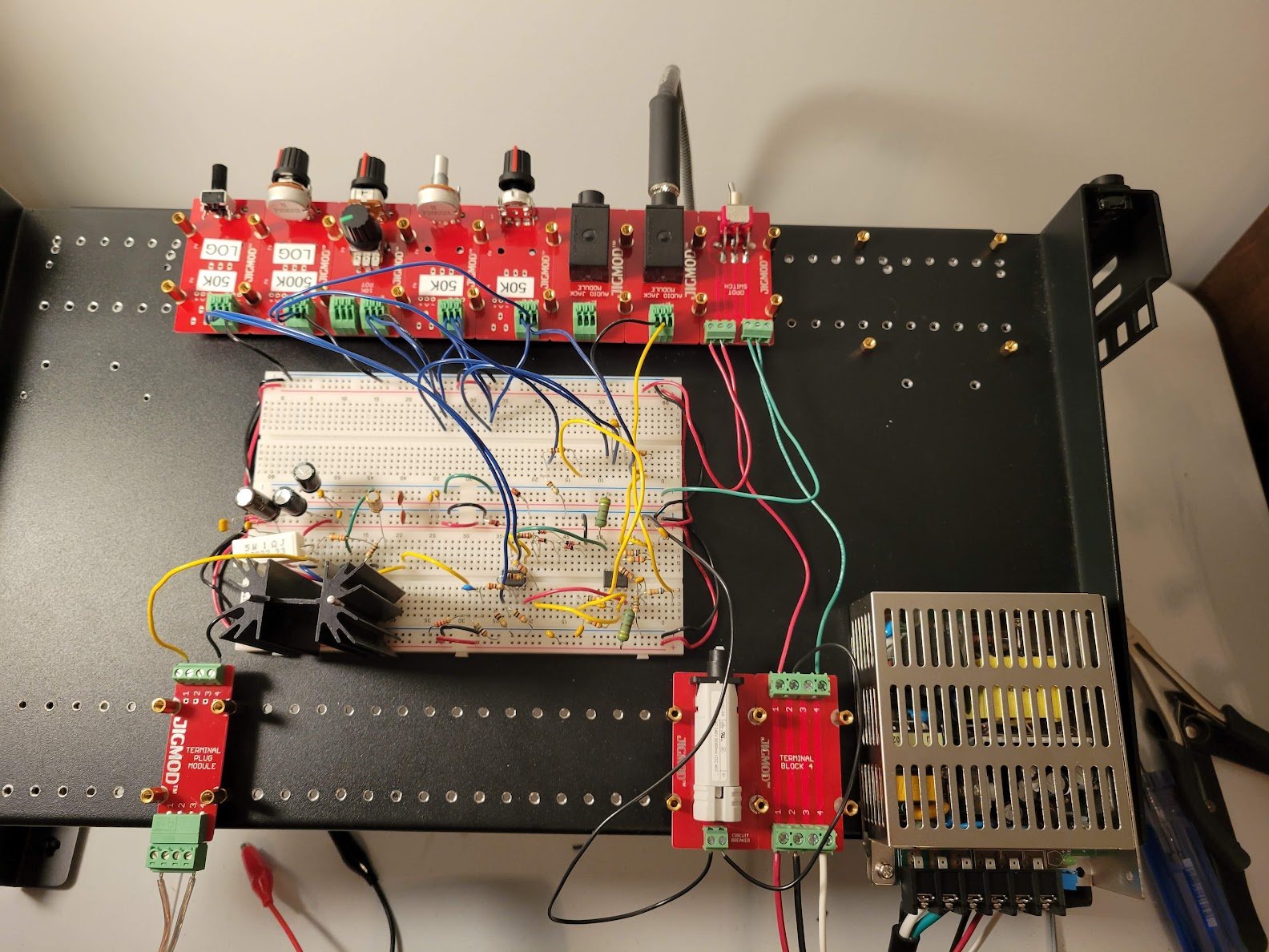 JIGMOD 19" Rack Platform with JIGMOD modules, a breadboard and a power supply mounted